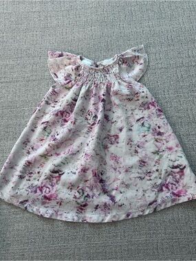 Kardashian Kids Floral Flutter-Sleeve Smocked Dress in Light Pink. Size 12M